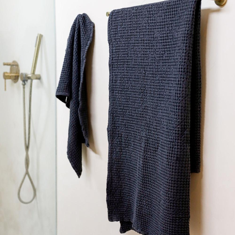 Magic Linen, Serviette de bain - Gris Foncé